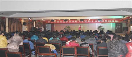 趙莊鄉(xiāng)文藝團到大地集團慰問演出