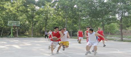 電氣聯(lián)隊李永進持球進攻
